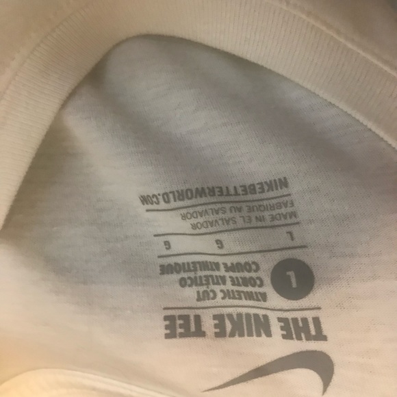Short sleeve white Nike shirt - Picture 2 of 2